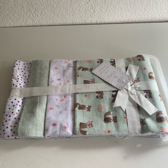 Zack & Zoey Green and White Baby Blanket Set - Picture 4 of 5